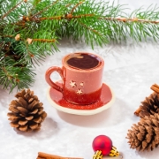 Bild von Luxuriöse griechische Weihnachtsgeschenkbox mit Kaffeeservice aus Keramik